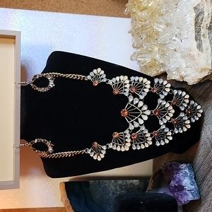 Stunning brown's, bronze, and earth tones Necklace and earrings.